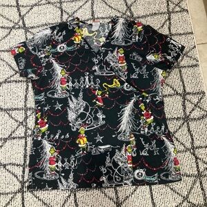 DR SEUSS “grinch” scrub top
By Cherokee. Fits size large